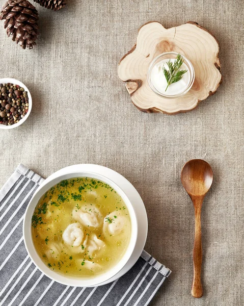 Ukrajinské Ruské Národní Jídlo Pelmeni Knedlíky Masem Smetanou Stole Venkovské — Stock fotografie