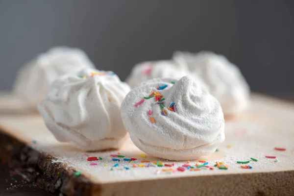 Russische marshmallow op houten tafel — Stockfoto