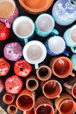 Atölye seramik bardak yaptı. Üstten görünüm.