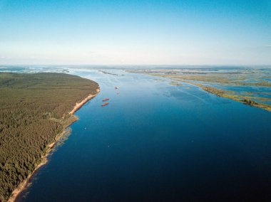 Büyük nehir. Drone bakış açısı