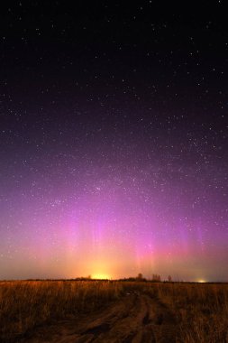 Kuzey ışıkları ile gece manzara. Aurora borealis