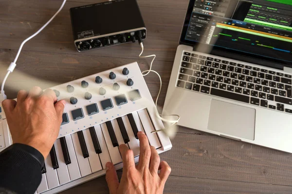 Musician is recording tunes on his computer music. first-person view — Stock Photo, Image