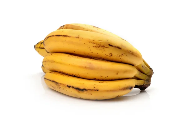 Rijpe bananen geïsoleerd op witte achtergrond — Stockfoto