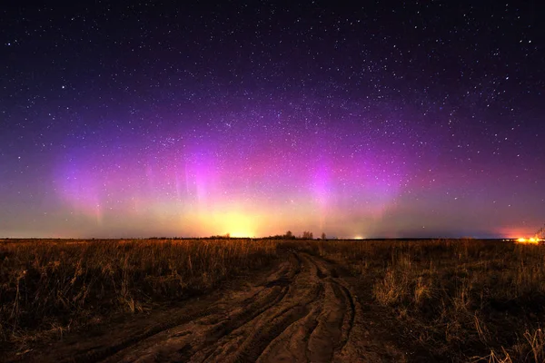 Paesaggio notturno con luci del nord. Aurora boreale — Foto Stock