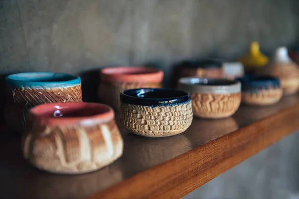 车间的釉面陶器 — 图库照片