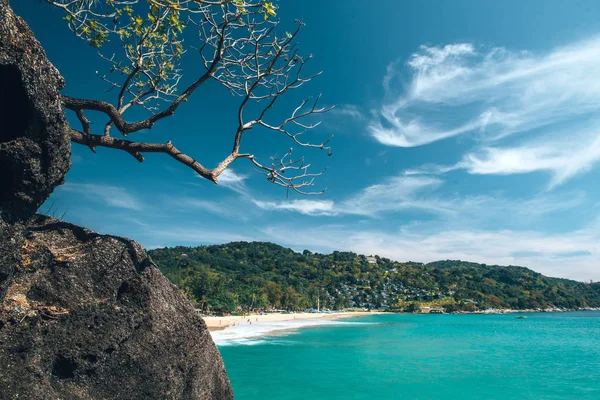 Beautiful view on sea in Thailand with stones and threes. Top view. — Stock Photo, Image