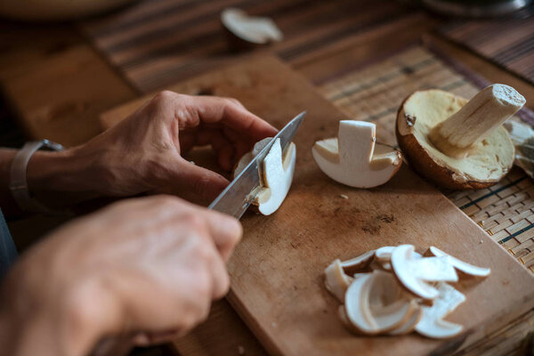 Нарезаю белый гриб. Подготовка к сушке