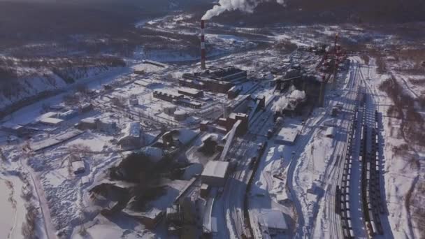 Une Usine Émettant Vapeur Fumée Dans Atmosphère Causant Pollution Vue — Video