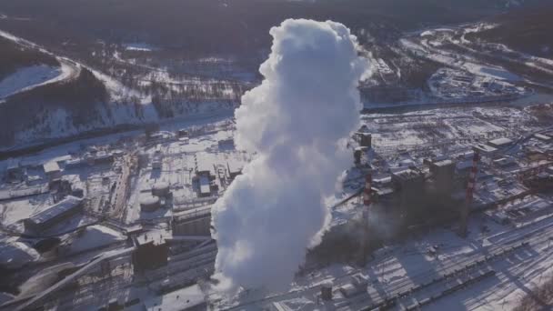 Una Fabbrica Che Emette Vapore Fumo Nell Atmosfera Causando Inquinamento — Video Stock