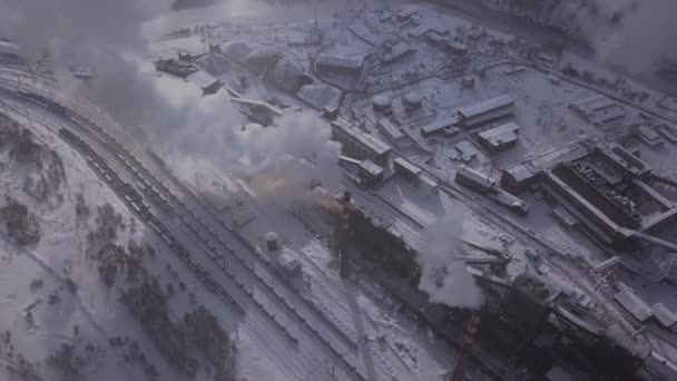 Une Usine Émettant Vapeur Fumée Dans Atmosphère Causant Pollution Vue — Video