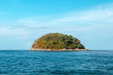 Okyanusta yalnız küçük bir ada