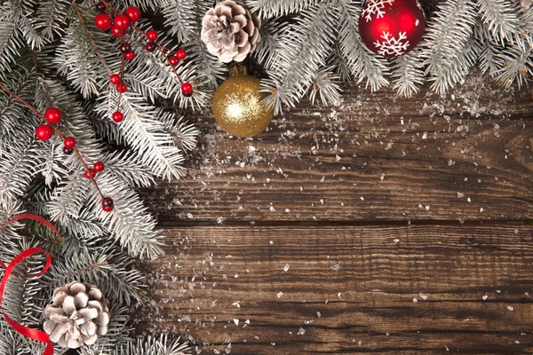 Weihnachten Grunge Holz Hintergrund mit Schnee Tanne. Ansicht mit Kopierraum — Stockfoto