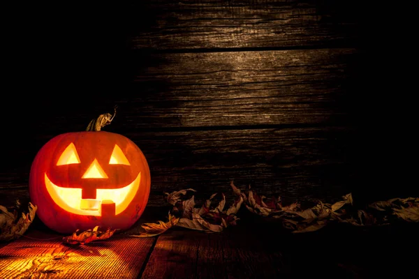 Halloween-Kürbiskopf-Buchse auf Holz-Hintergrund Stockbild