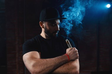 Adam vaping elektronik sigara