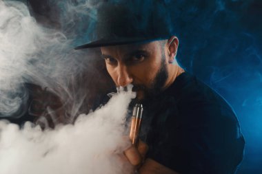 Adam vaping elektronik sigara