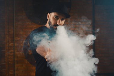 Adam vaping elektronik sigara