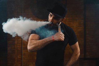 Adam vaping elektronik sigara