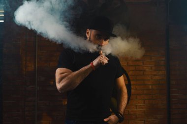 Adam vaping elektronik sigara