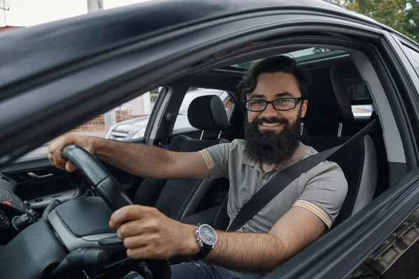 Happy car driver with fastened seat belt — Stock Photo, Image