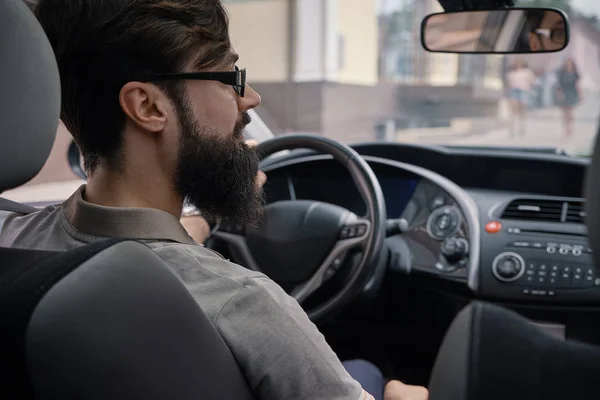 Driver man paying attention to road — Stock Photo, Image