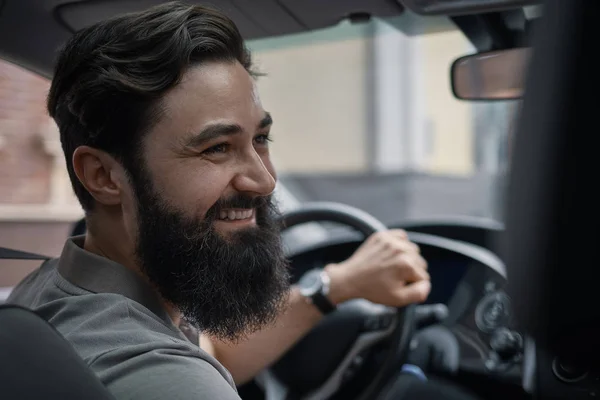 Happy charismatic man driving a car — Stock Photo, Image