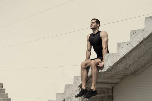 Ein Kräftiger Gutaussehender Mann Mit Athletischem Körper Der Zukünftige Erfolge — Stockfoto