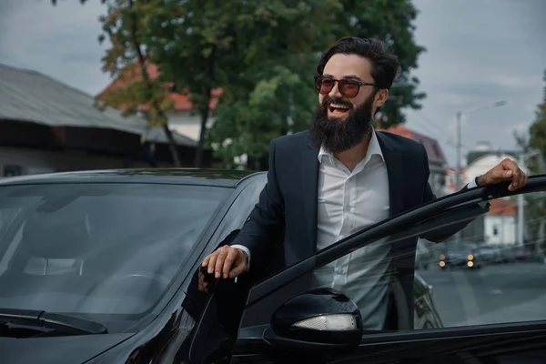 Beautiful Stylish Bearded Man Smiling Happy While Standing Car Wearing — Stock Photo, Image