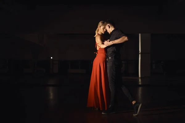 Young Beautiful Couple Dancing Passion Light Play Reflected Dancers — Stock Photo, Image