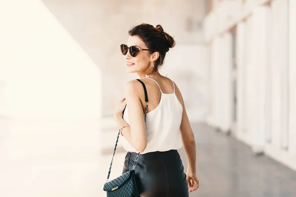 Beautiful Smiling Young Woman Sunglasses Wearing Leather Clutch Skirt White — Stock Photo, Image