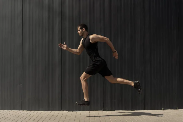 Una Foto Lateral Joven Atlético Forma Saltando Corriendo Haciendo Entrenamiento — Foto de Stock