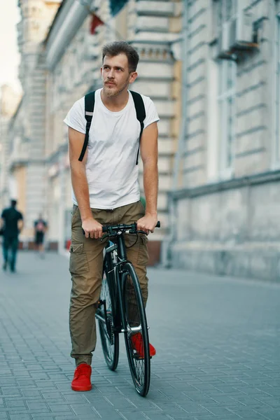 Portrait Plein Air Jeune Homme Moderne Dans Rue Assis Vélo — Photo