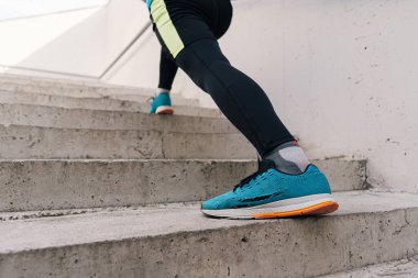 Beyaz adam şehir idmanını genişletiyor.