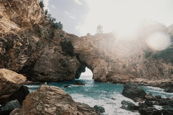 Jaskinie i morze na obszarze Alanyi, Turcja — Zdjęcie stockowe