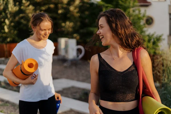 Two young beautiful women in sportswear going to do sports training, gymnastics, yoga — Stock Photo, Image