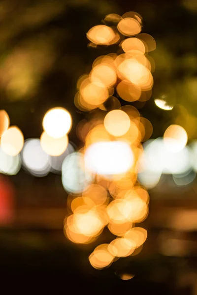 Stadt Nacht Licht verschwimmen Bokeh, defokussiert Hintergrund. — Stockfoto