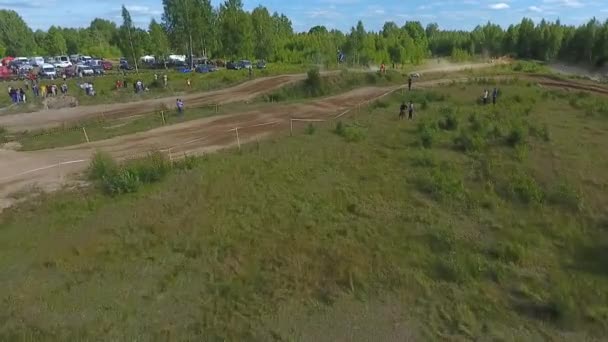 2018年6月10日俄罗斯联邦 布良思克地区 Ivot 极限运动 越野越野摩托车 Kvadrokoptera 空中和视频在运动 相机在运动 跟踪一个人骑 — 图库视频影像