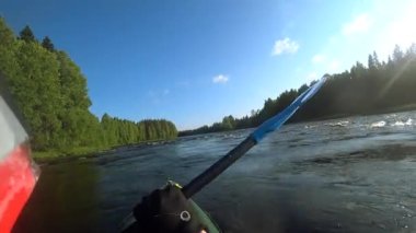 Nehir kanosu rafting. Su rapids tekne ile üstesinden. Eşleştirilmiş kürek kürek. Ekstrem Sporlar. Su sporları. Eylem Kamera çekim.