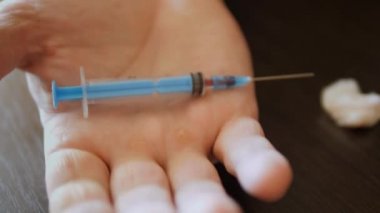 Adam uyuşturucu bağımlılığı.