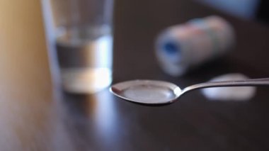 Adam uyuşturucu bağımlılığı.