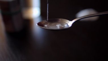 Adam uyuşturucu bağımlılığı.