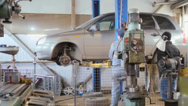 Auto Reparatiewerkplaats Auto Liften Vloer Kleine Tankstation Auto Bereid Tot — Stockvideo