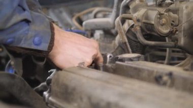 Araba motor bakım.
