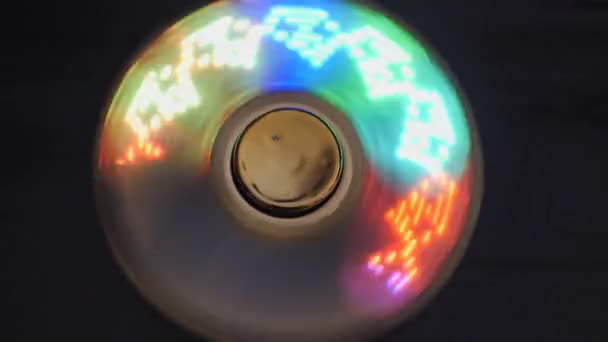 Spinner su uno sfondo isolato . — Video Stock