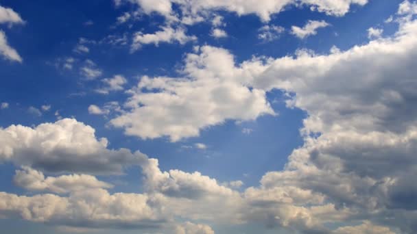 Taymlaps Cúmulos Nubes Contra Cielo Azul Nubes Densas Nubes Blancas — Vídeo de stock