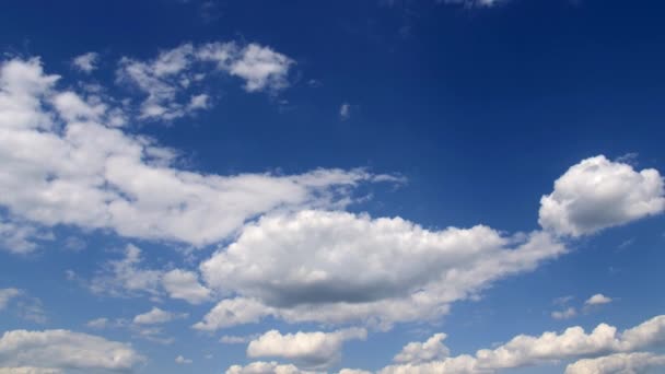 Taymlaps Cúmulos Nubes Contra Cielo Azul Nubes Densas Nubes Blancas — Vídeo de stock