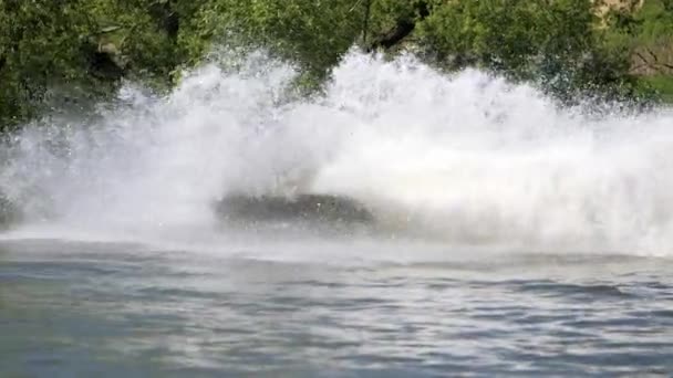 Jet Ski Sul Fiume Gli Schizzi Volano Uomo Una Moto — Video Stock