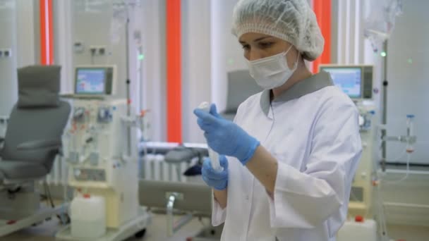 Αιμοκάθαρση Τεχνητή Νεφρική Συσκευή Σώζοντας Ζωές Διαδικασία Προετοιμασίας Του Συστήματος — Αρχείο Βίντεο