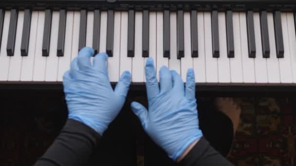 Piano Electrónico Los Dedos Presionan Las Teclas Piano Manos Guantes — Vídeo de stock