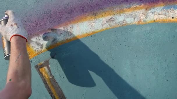 Pittura artistica di pareti sulla strada. Graffiti. — Video Stock