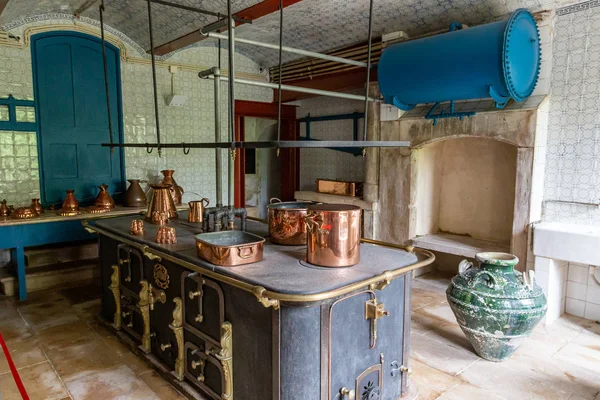 Palacio Monserrat en Sintra, Portugal. detalles del ingenio de la cocina — Foto de Stock